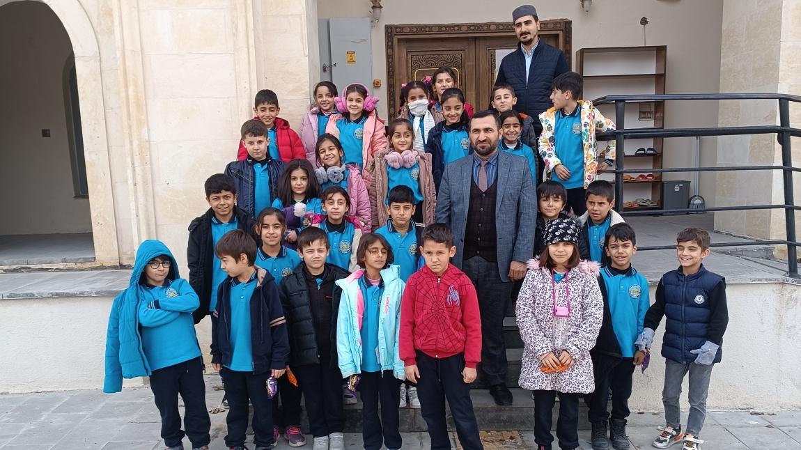 OKULUMUZ 3-A SINIFI ÖĞRENCİLERİ CAMİ ZİYARETİNDE BULUNDU.